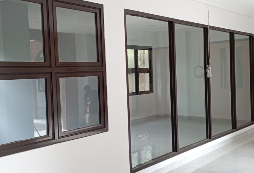 berapa biaya pasang pintu aluminium