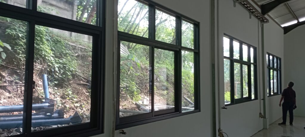 jendela aluminium