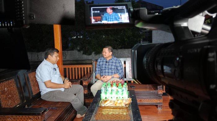 Bupati Dony Ahmad Munir Perintahkan Pengawasan Bangunan di Seluruh Pondok Pesantren Sumedang 4 Kenangan Dony Ahmad Munir Saat Kecil Ketika Pers 1