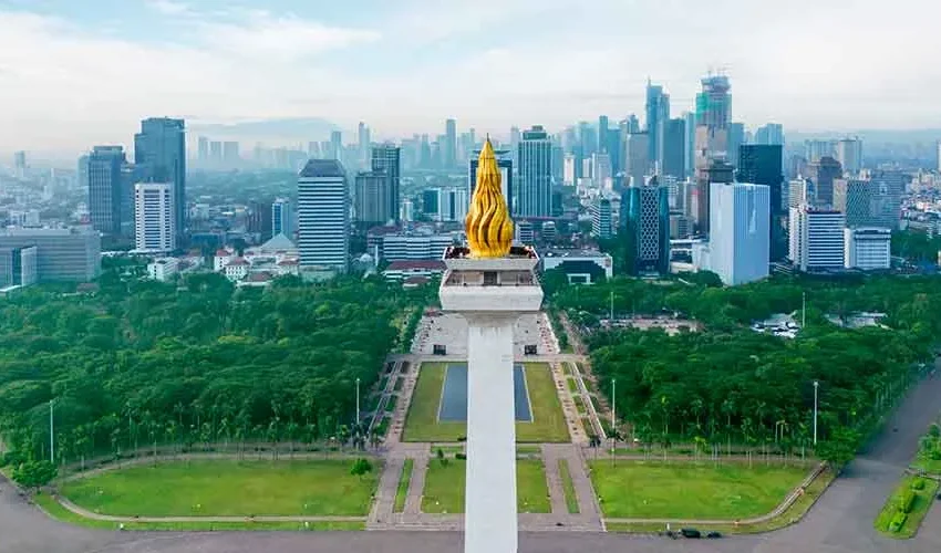 Fakta Menarik Kota Jakarta, Jantung Indonesia yang Tak Pernah Tidur 1 monas kota jakarta